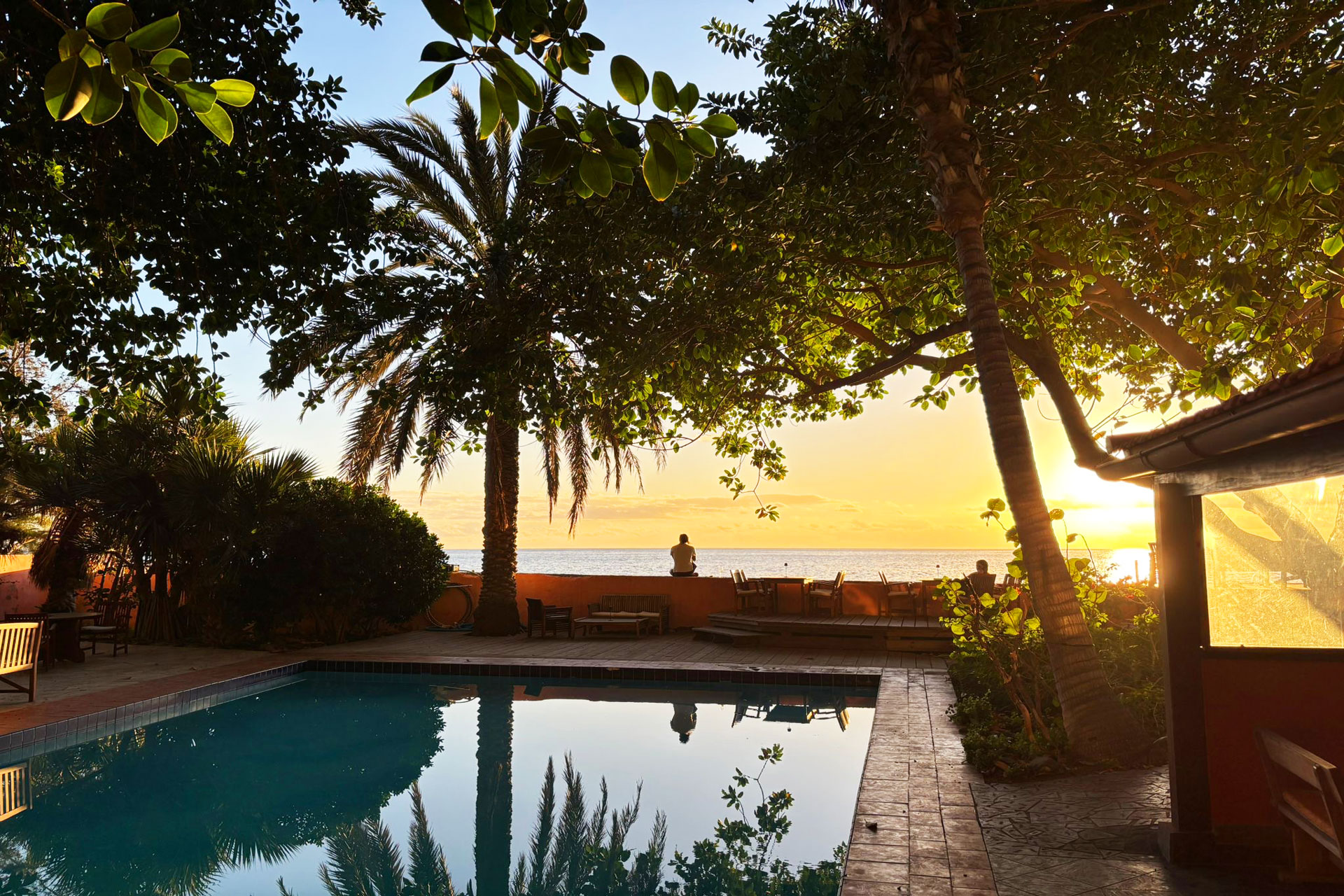 Sonnenuntergangsmeditation am Pool der Finca Argayall